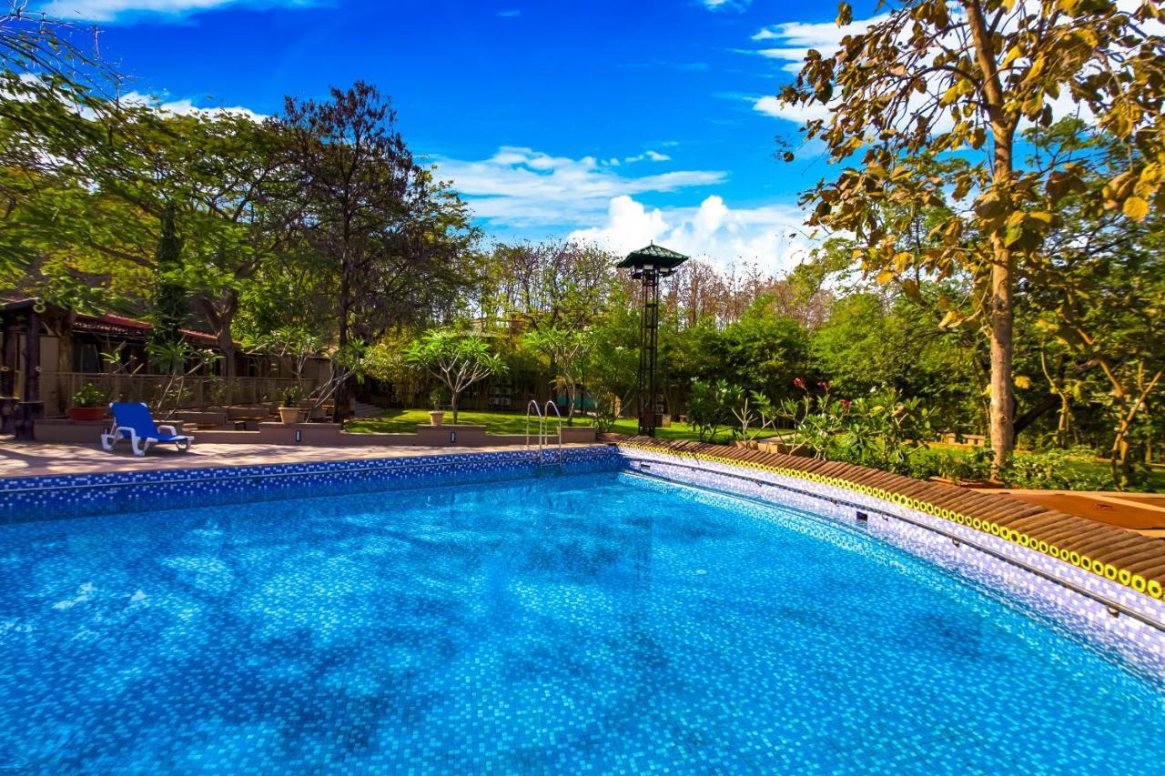Hotel Club Mahindra Netrang Exterior foto