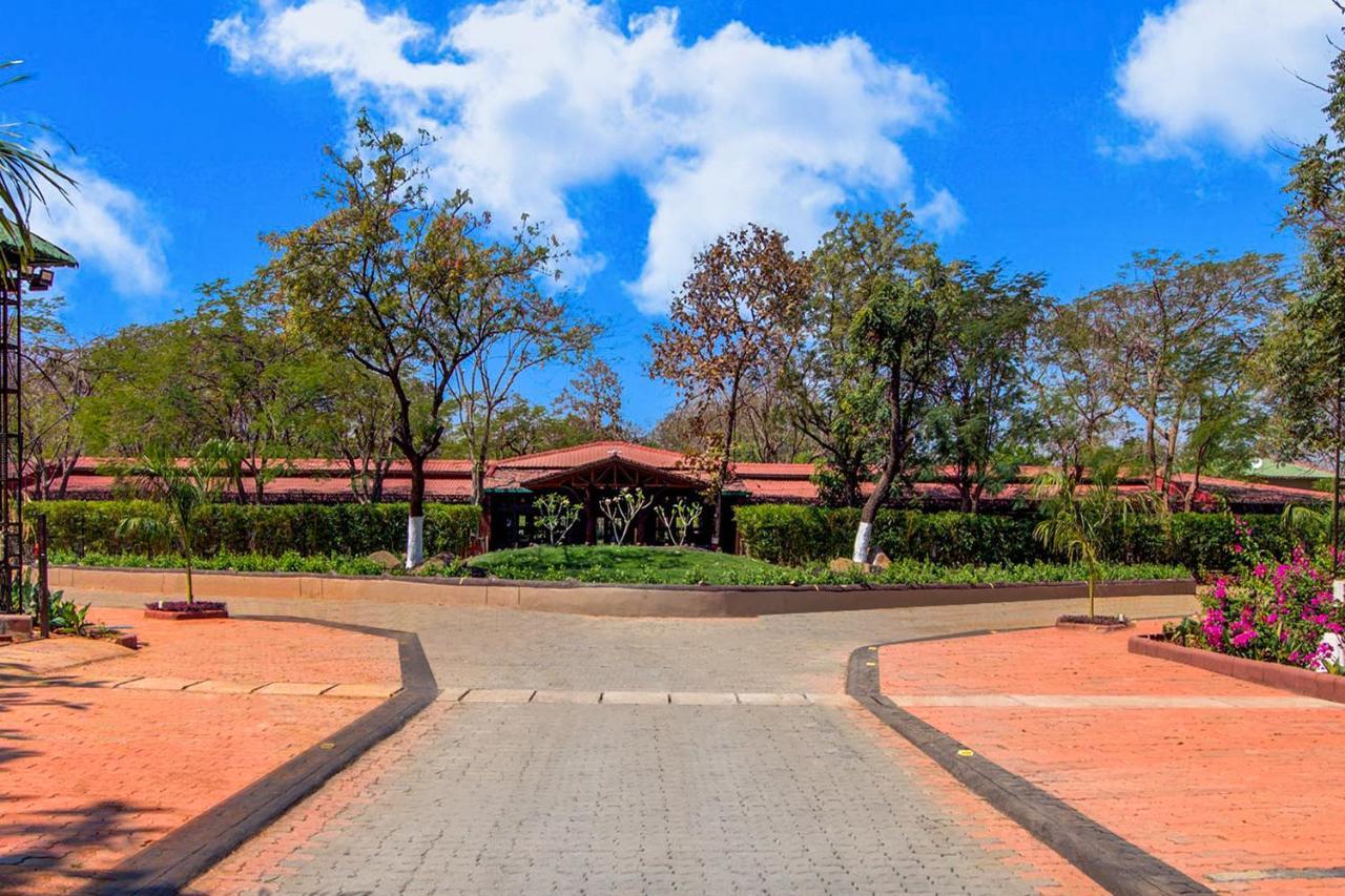 Hotel Club Mahindra Netrang Exterior foto