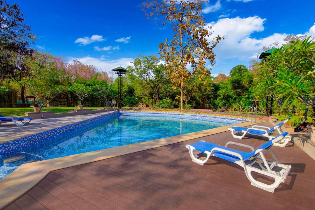 Hotel Club Mahindra Netrang Exterior foto