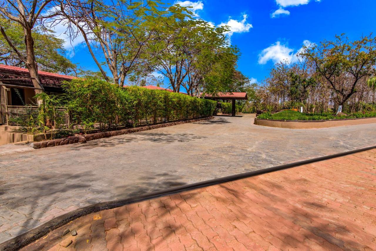 Hotel Club Mahindra Netrang Exterior foto